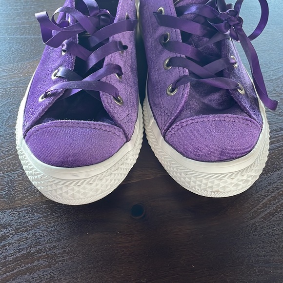 Velvet Converse Sneakers - Picture 3 of 9